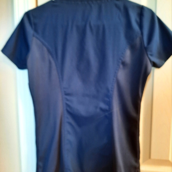 Koi lite scrubs serenity double zipper top. Size XXS - Picture 7 of 9